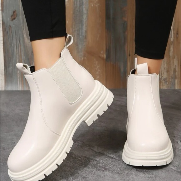 Fashion Nova Boots 💓 - Picture 2 of 3